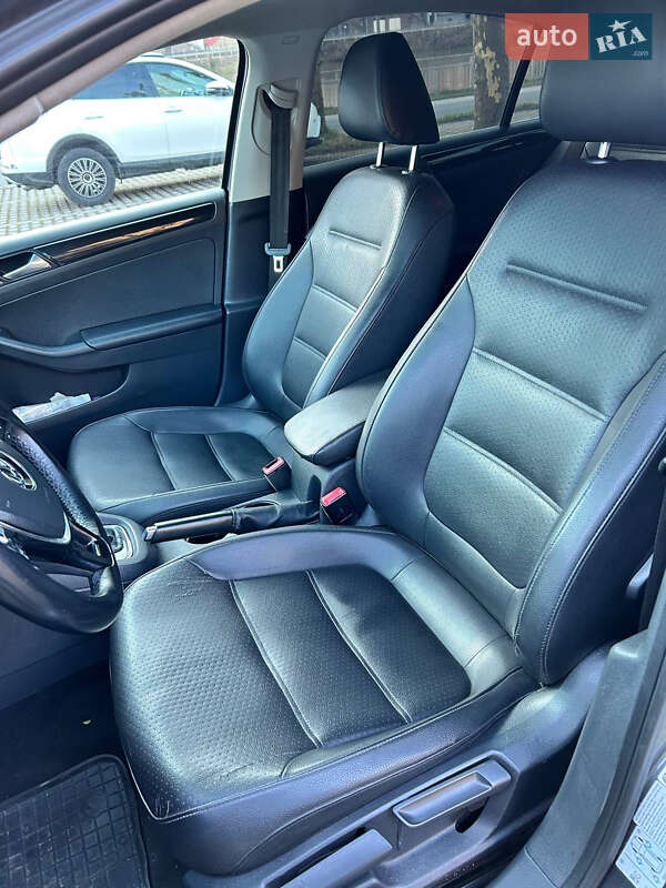 Седан Volkswagen Jetta 2015 в Кам'янець-Подільському