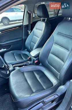 Седан Volkswagen Jetta 2015 в 