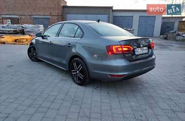 Седан Volkswagen Jetta 2013 в 