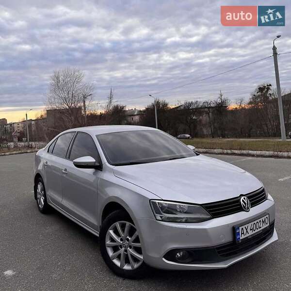 Седан Volkswagen Jetta 2011 в Львові