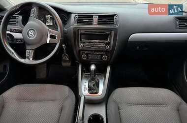 Седан Volkswagen Jetta 2011 в Львові