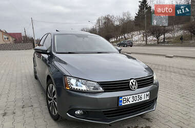 Седан Volkswagen Jetta 2012 в 