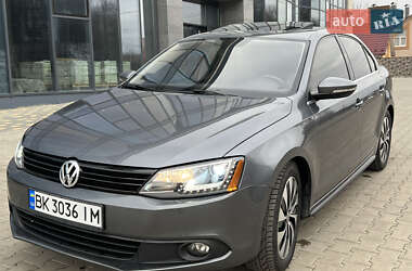 Седан Volkswagen Jetta 2012 в 