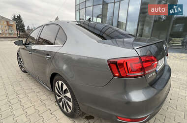 Седан Volkswagen Jetta 2012 в 
