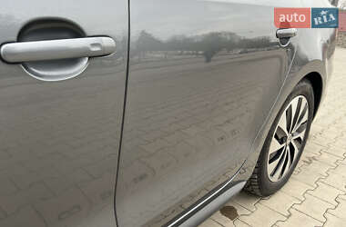 Седан Volkswagen Jetta 2012 в 