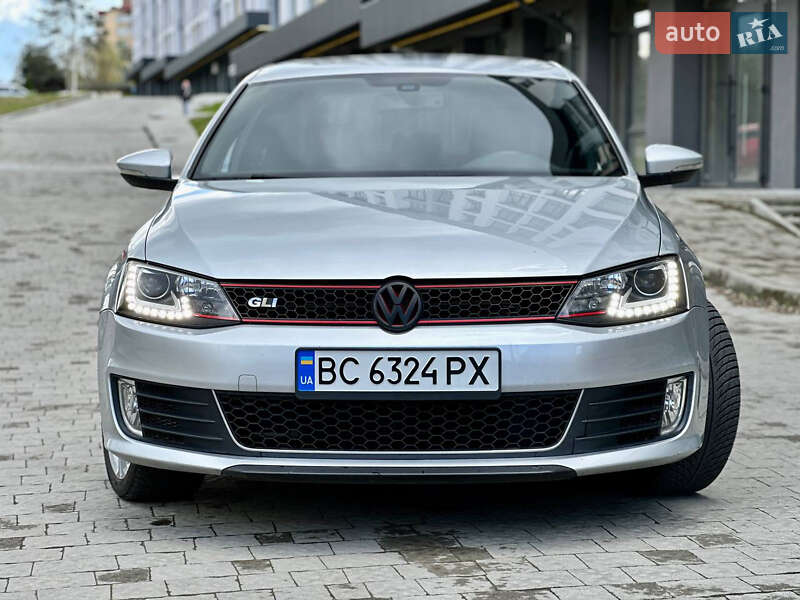 Седан Volkswagen Jetta 2015 в Новояворівську