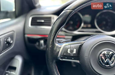 Седан Volkswagen Jetta 2015 в Новояворівську