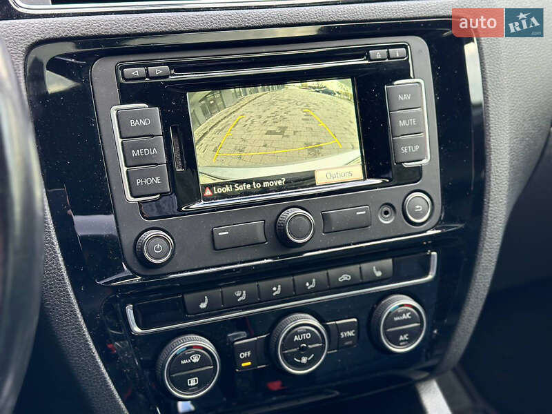 Седан Volkswagen Jetta 2015 в Новояворівську