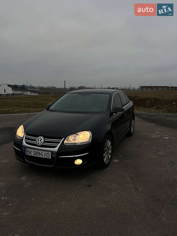 Седан Volkswagen Jetta 2010 в Рівному