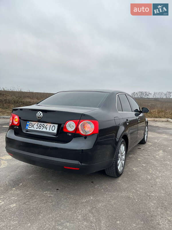 Седан Volkswagen Jetta 2010 в Рівному