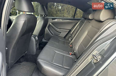 Седан Volkswagen Jetta 2017 в 