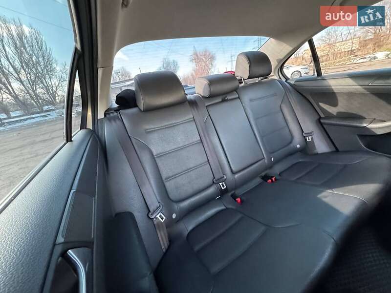Седан Volkswagen Jetta 2011 в Запорожье