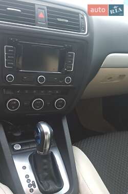 Седан Volkswagen Jetta 2012 в 