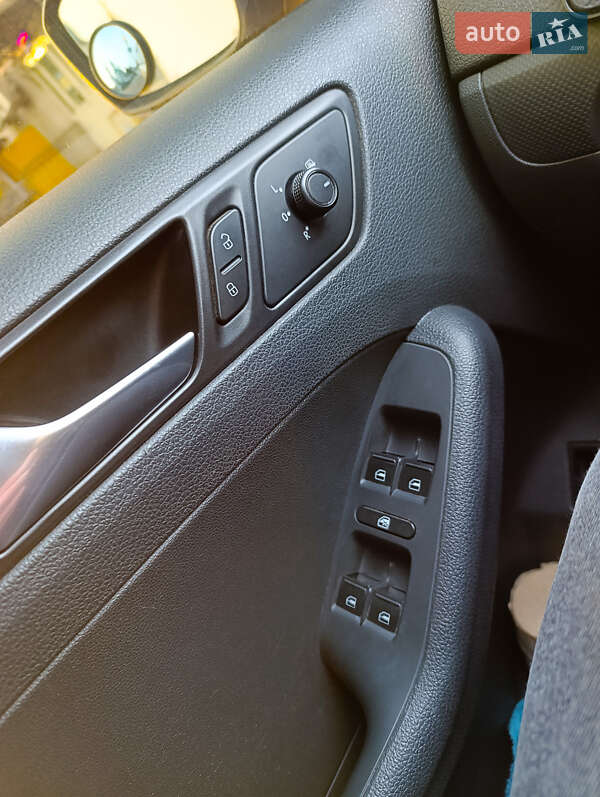 Седан Volkswagen Jetta 2016 в Глухові