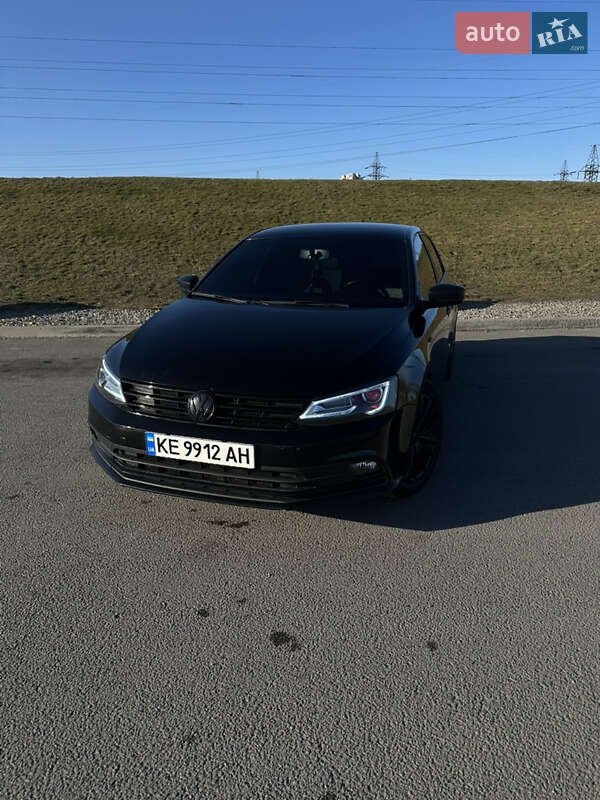 Седан Volkswagen Jetta 2016 в Днепре