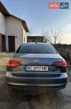 Седан Volkswagen Jetta 2015 в 