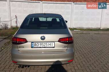 Седан Volkswagen Jetta 2015 в 