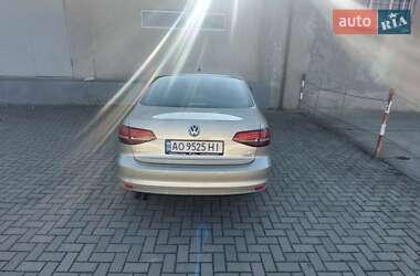 Седан Volkswagen Jetta 2015 в 