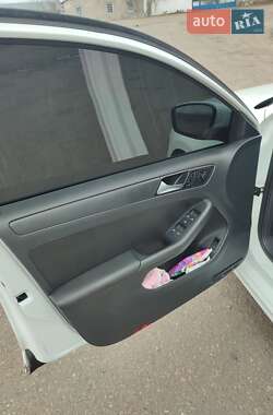 Седан Volkswagen Jetta 2014 в 