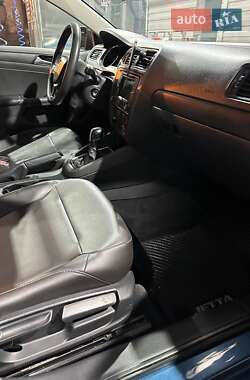 Седан Volkswagen Jetta 2016 в 