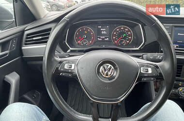 Седан Volkswagen Jetta 2018 в 