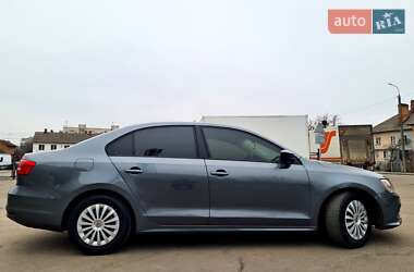 Седан Volkswagen Jetta 2015 в 