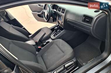 Седан Volkswagen Jetta 2015 в 