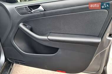 Седан Volkswagen Jetta 2015 в 