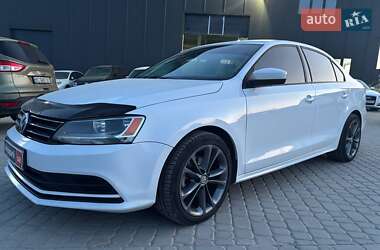 Седан Volkswagen Jetta 2015 в Львове