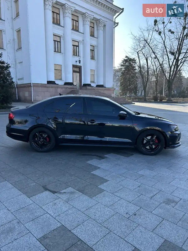 Седан Volkswagen Jetta 2015 в 