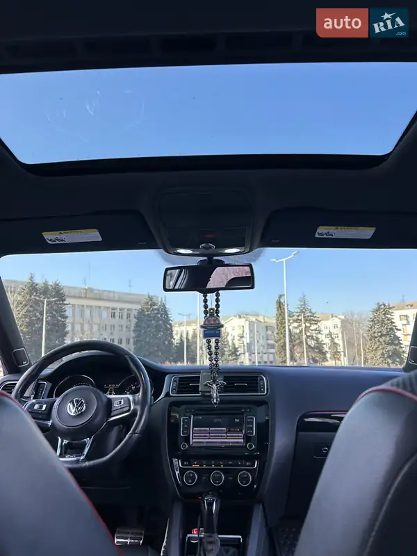 Седан Volkswagen Jetta 2015 в 