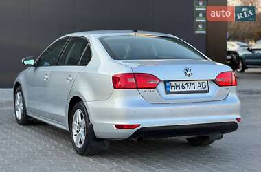 Седан Volkswagen Jetta 2011 в 