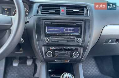 Седан Volkswagen Jetta 2011 в 