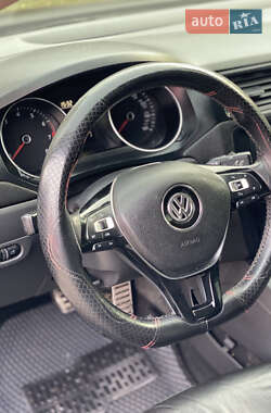 Седан Volkswagen Jetta 2015 в 