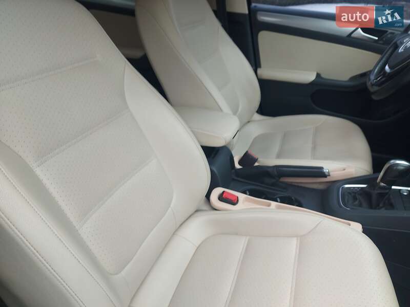 Седан Volkswagen Jetta 2017 в Шептицькому