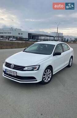 Седан Volkswagen Jetta 2015 в Львове