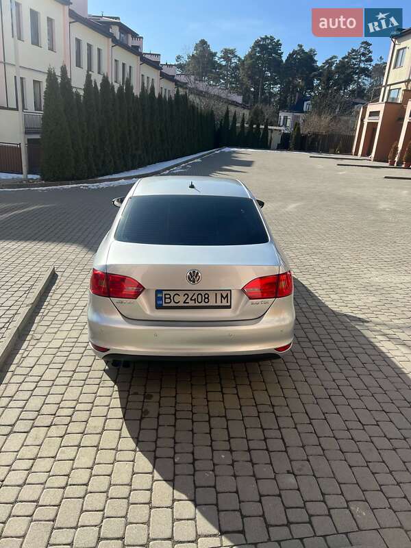 Седан Volkswagen Jetta 2014 в Львове