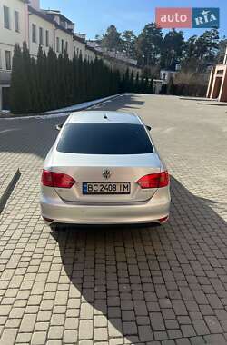 Седан Volkswagen Jetta 2014 в 