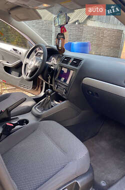 Седан Volkswagen Jetta 2011 в 