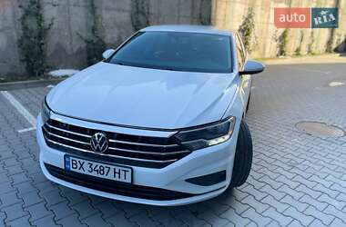 Седан Volkswagen Jetta 2018 в 