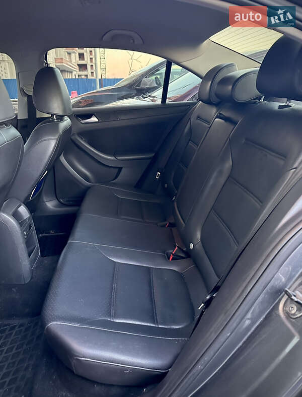 Седан Volkswagen Jetta 2014 в Чернігові