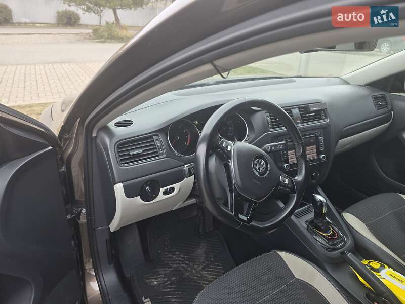 Седан Volkswagen Jetta 2014 в Ужгороді