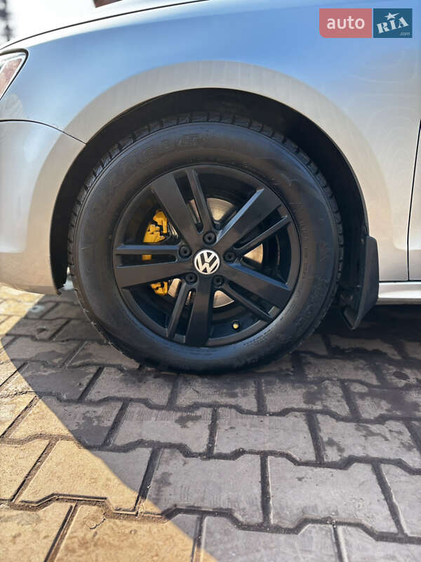 Седан Volkswagen Jetta 2012 в Кривому Розі