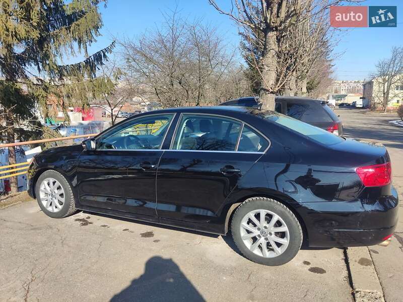 Седан Volkswagen Jetta 2013 в 