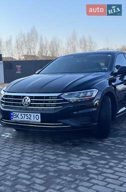 Седан Volkswagen Jetta 2019 в Ровно