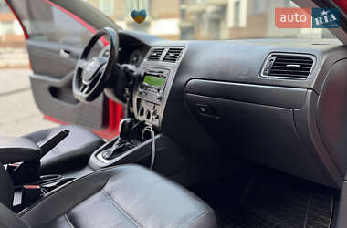 Седан Volkswagen Jetta 2013 в Львове