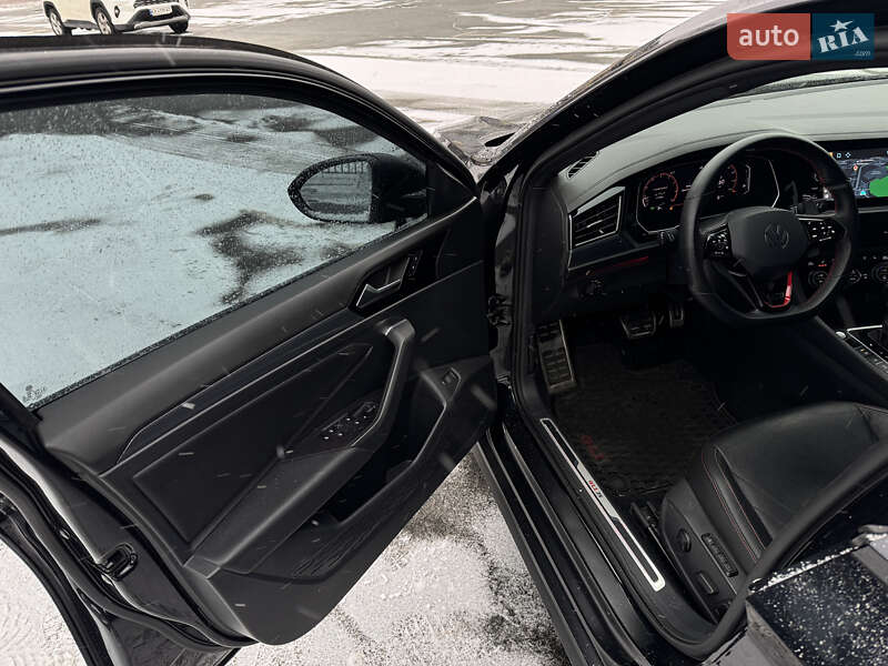 Седан Volkswagen Jetta 2019 в Киеве