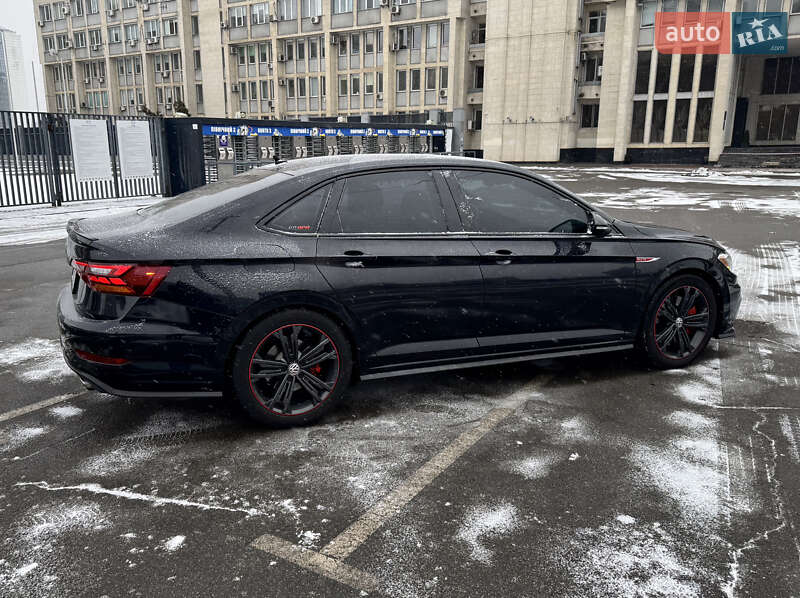 Седан Volkswagen Jetta 2019 в Киеве