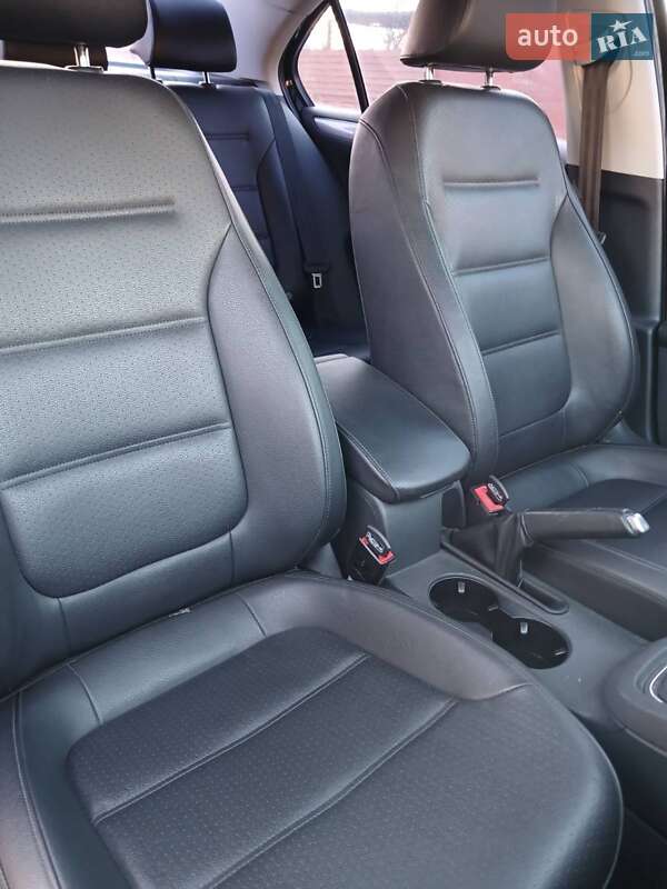Седан Volkswagen Jetta 2016 в Павлограді