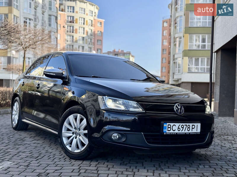 Седан Volkswagen Jetta 2013 в Ивано-Франковске